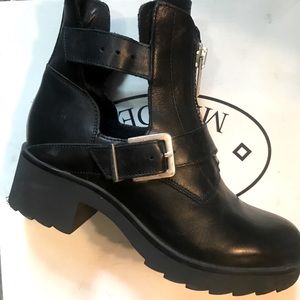Steve Madden black leather boots size 9